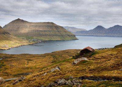 Fjord på Eysturoy på kør-selv ferie, bilferie og grupperejser med FÆRØERNEREJSER