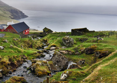 Fjord på Eysturoy på kør-selv ferie, bilferie og grupperejser med FÆRØERNEREJSER