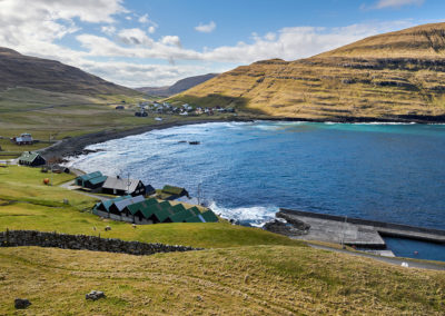 Husavik på Sandoy på kør-selv ferie, bilferie og grupperejser med FÆRØERNEREJSER