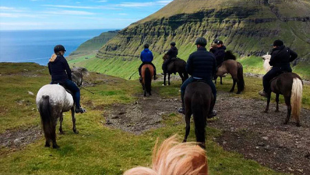 Rideture på islandske heste på Færøerne - Rejser til Færøerne med FÆRØERNEREJSER