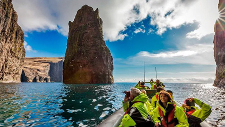 Sejltur til Hestur og rejser til Færøerne