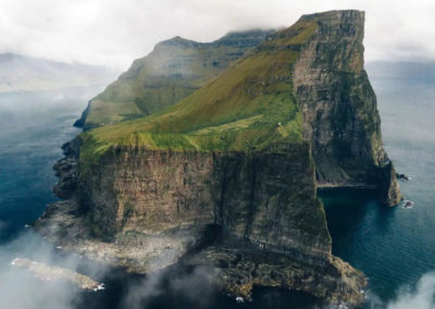 Kalloy lighthouse på Kalsoy, James Bond turen og aktiviteter på Færøerne.