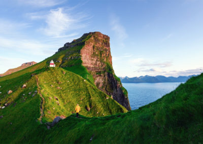 Kalloy lighthouse på Kalsoy, James Bond turen og aktiviteter på Færøerne.