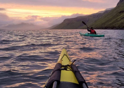 Kajak, kayaking og aktiviteter på Færøerne.