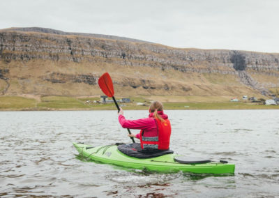 Kajak, kayaking og aktiviteter på Færøerne.