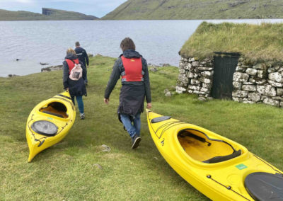Kajak, kayaking og aktiviteter på Færøerne.