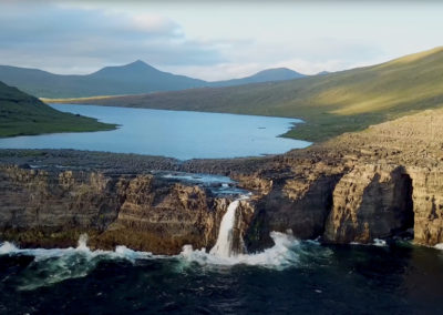 Sejltur på Leitisvatn (Lake Above The Ocean) og aktiviteter på Færøerne.