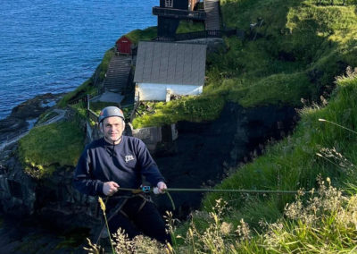 Rapelling på Kalsloy og aktiviteter på Færøerne.