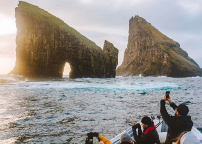 Bådtur til Drangarnir og aktiviteter på Færøerne.