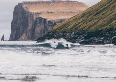 Surfing og aktiviteter på Færøerne.