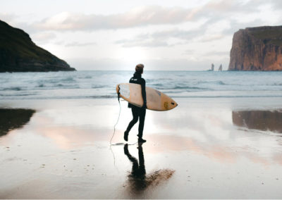 Surfing og aktiviteter på Færøerne.